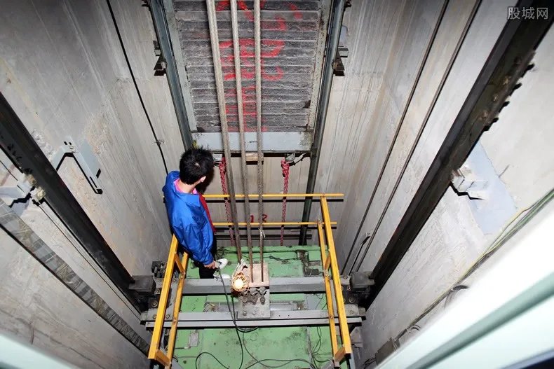 城镇小区加装电梯 改造添加便利店等生活服务设施