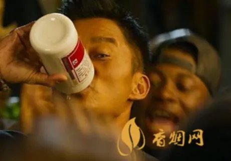 战狼2喝茅台酒所有图片  茅台酒感受战狼2的氛