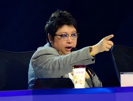 韩红发飙现场怒斥假学员  引网友热议质疑其炒作