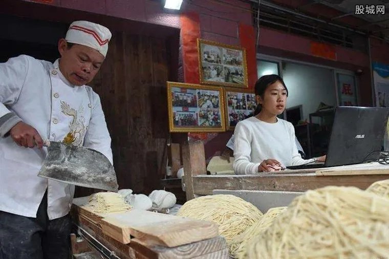 大学生返乡卖面条 回家经营上百年的手工面铺子