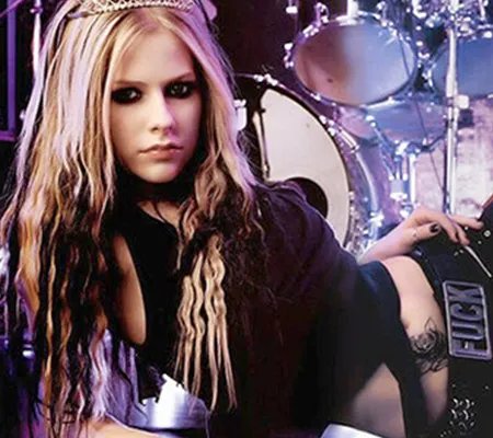 艾薇儿的老公是谁？ 艾薇儿与丈夫婚姻正式破裂