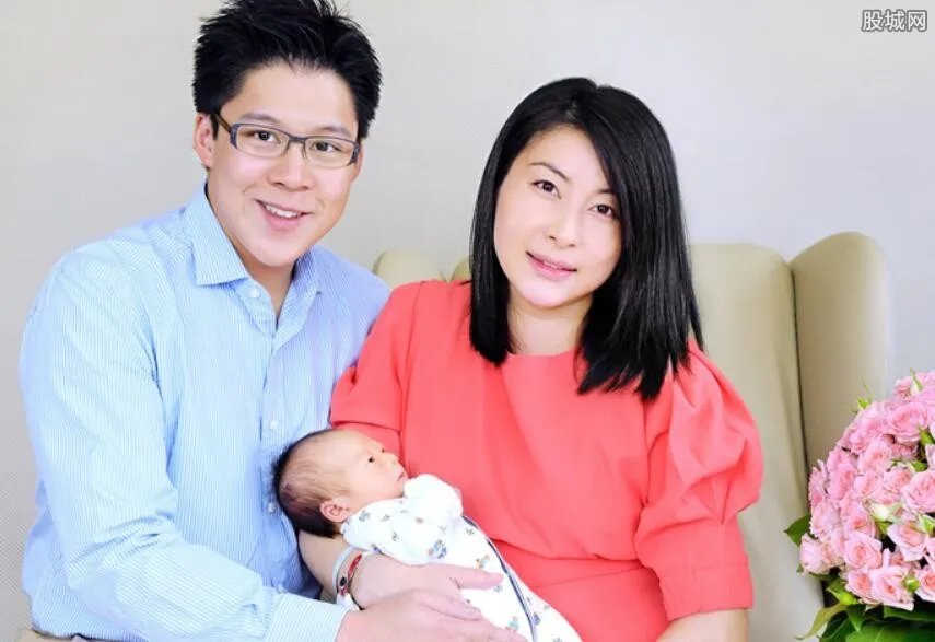 郭晶晶二胎怀女 网友：可以凑成一个好字！