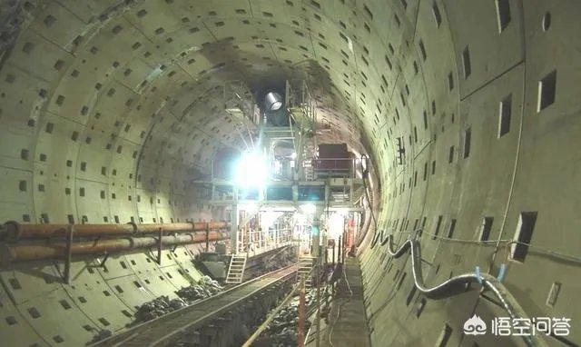 中国建横穿长江的最宽隧道，为什么中国基建工程这么牛？