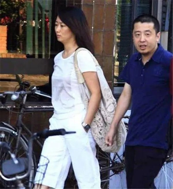 贾樟柯前妻朱炯资料什么时候离婚的 贾樟柯现任妻子是谁咋认识的