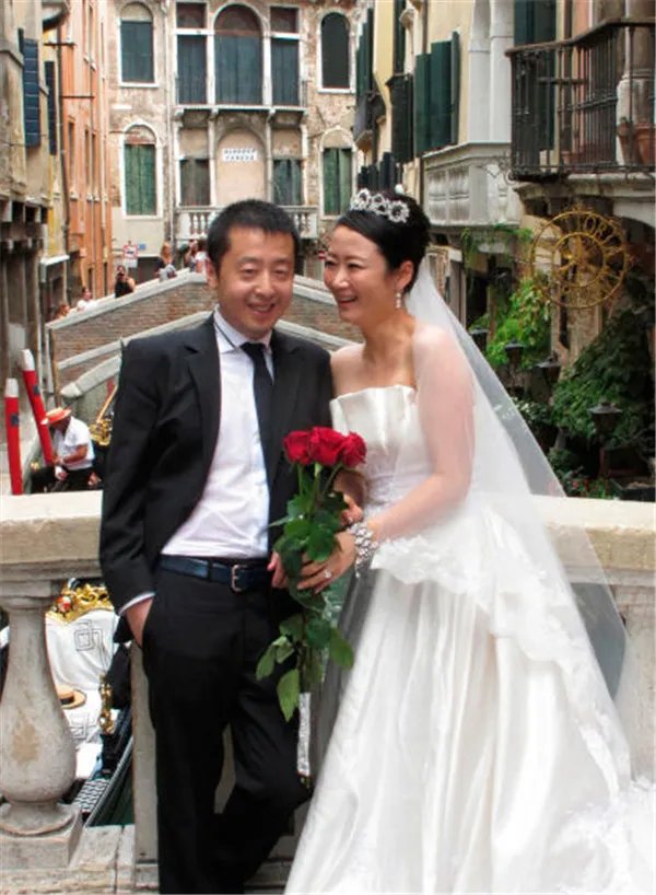 贾樟柯前妻朱炯资料什么时候离婚的 贾樟柯现任妻子是谁咋认识的