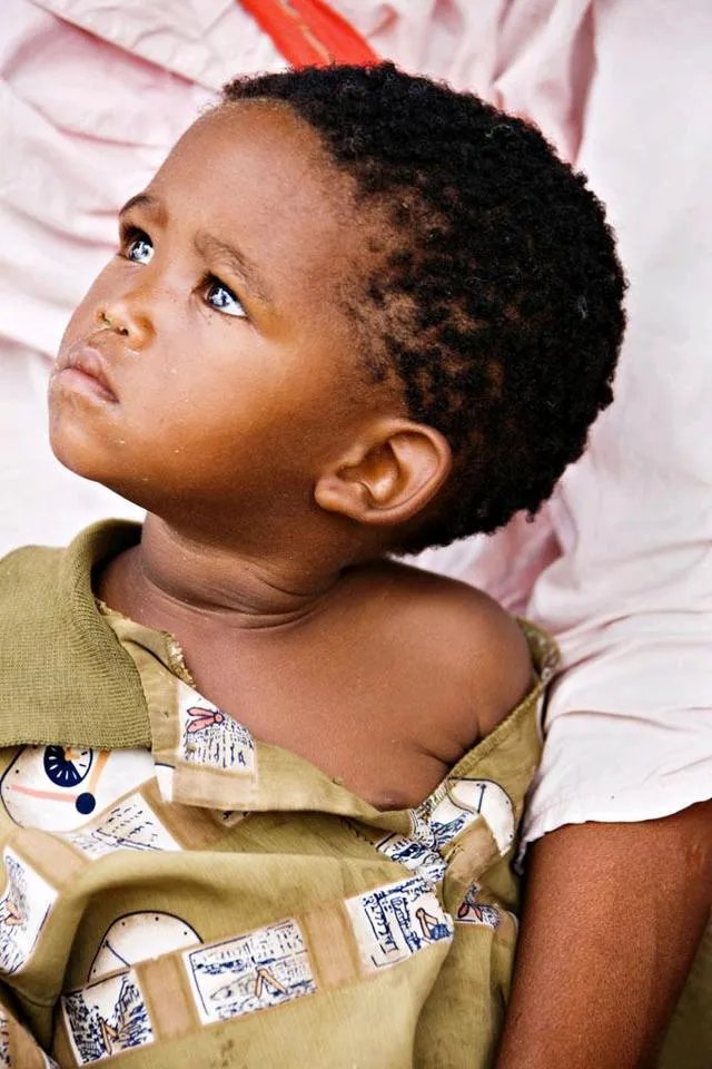 非洲小孩为什么怕外国人？