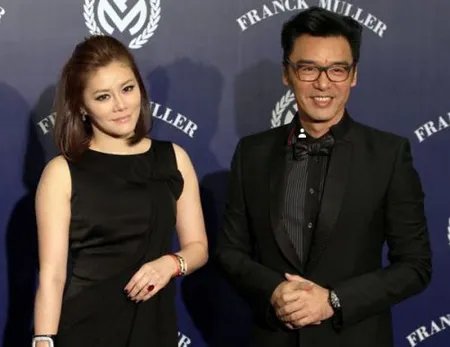 钟镇涛娶小19岁妻婚前验精 2亿债款与前妻章小蕙决裂