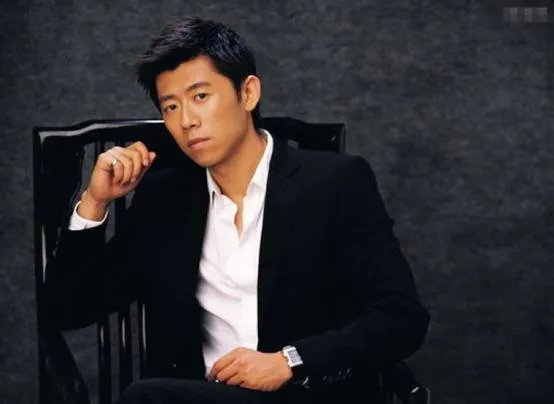 范冰冰以前的十个男友曝光 范冰冰的初恋男友原是李解