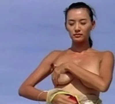 莫小棋胸围尺寸引关注  三级片剧照曝光身材获赞