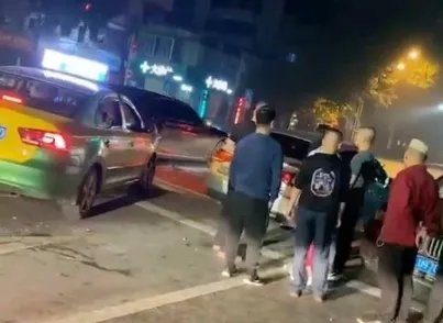 女子撞车想私了撒娇说：什么都可以，对此你怎么看？