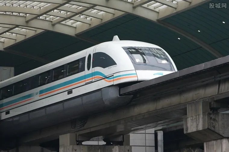 中国新型磁浮列车 最高时速可达160公里以上