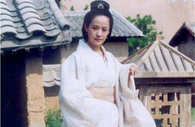 剧雪和何群离婚后现任老公是王辉吗 剧雪年轻时的照片组图