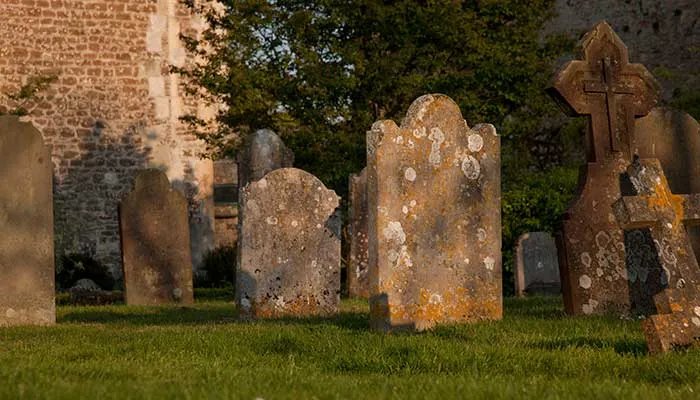 梦见坟墓着火有什么预兆 梦到坟墓着火什么意思