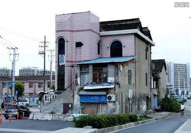 最牛钉子屋拆除 霸占马路中间14年获最高补偿