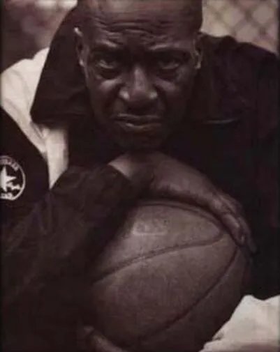 厄尔·麦尼考尔特是跳的最高的人吗 他是怎么练弹跳的