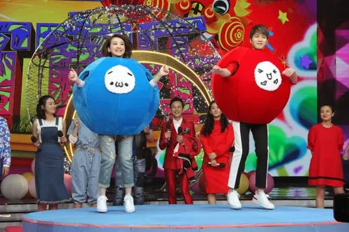 穆婷婷快乐大本营图片活力十足 与陈学冬一起闹元宵