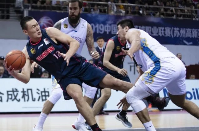 易立致歉易建联：阿联回应没事，只是失控动作