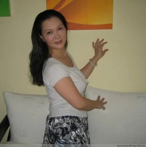 阿姨们照相带7条丝巾，你能接受这种行为吗？