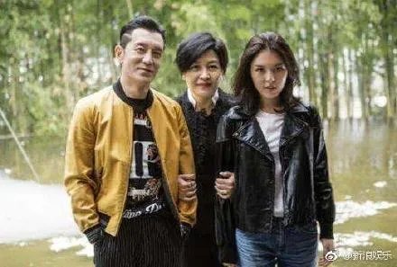 李咏老婆哈文的简介婚史 李咏和哈文的爱情 李咏怎么追求哈文的