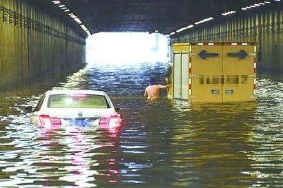 郑州暴雨地铁倒灌，12人死亡，这场大暴雨为何会来的如此猛烈？