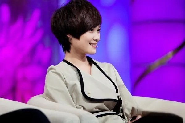 李宇春嫁78岁外国富翁是真的吗 为什么这么火