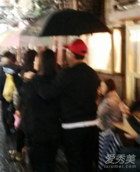 偶遇王思聪逛街/王思聪逛街又有新女友了吗