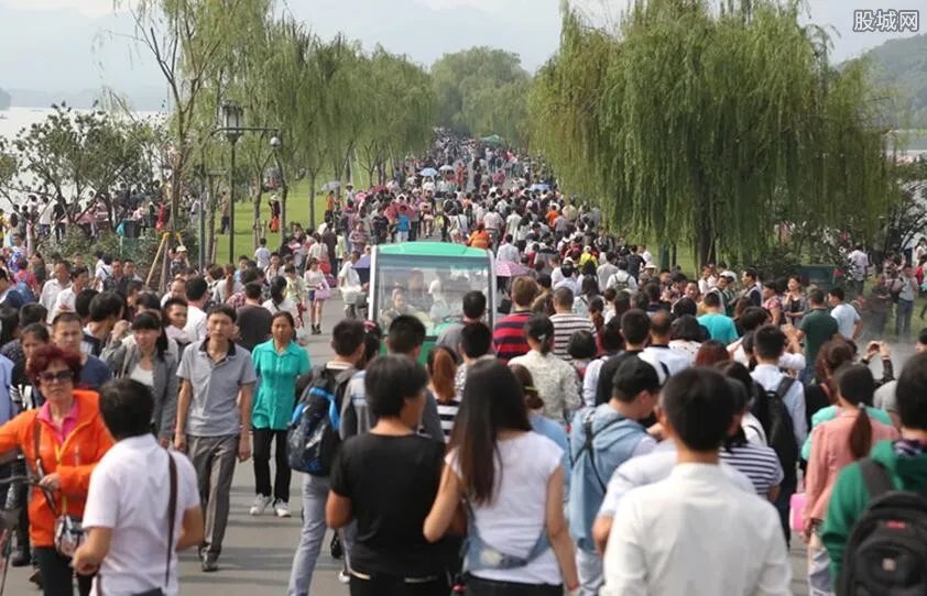 传播链背后：为何老人爱去西北线 这些都是旅游胜地