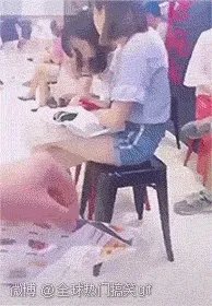 一段搞笑的文字与一张搞笑的图片相比，哪个能更让你快乐？