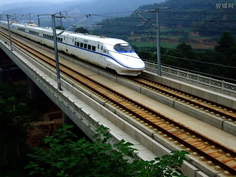外媒惊叹中国高铁的前进速度 称排在世界第一