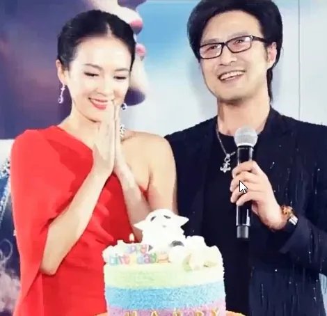 章子怡疑遮孕肚 年底或在洛杉矶生产