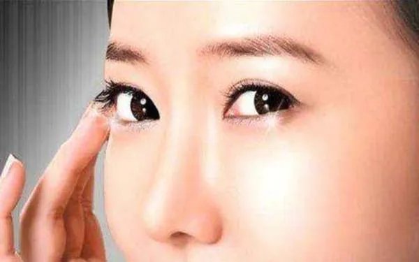 北京去眼袋哪个医院口碑好？