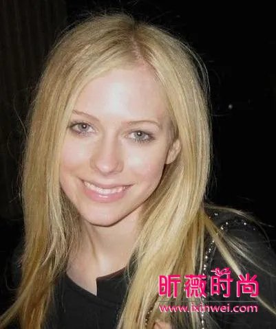 艾薇儿素颜照曝光 艾薇儿素颜依旧美丽动人