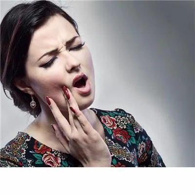 装钛合金烤瓷牙好不好