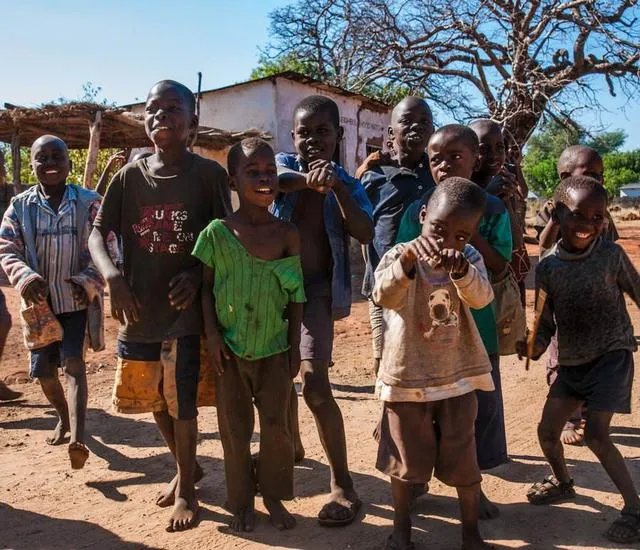 非洲小孩为什么怕外国人？