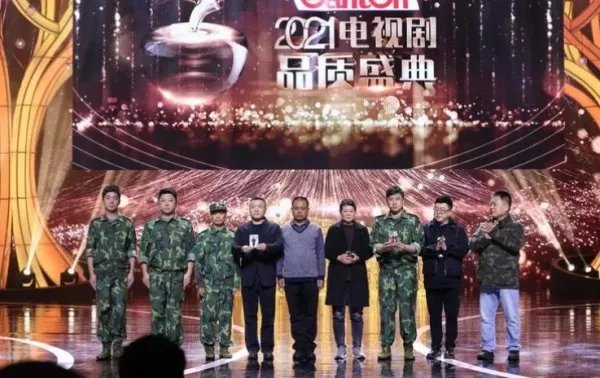 士兵突击剧组在什么节目中重聚致敬戍边烈士？