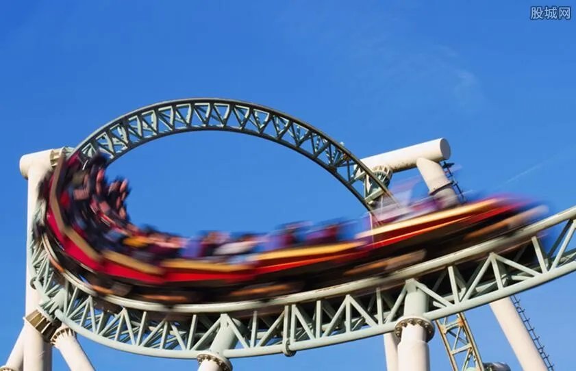 北京环球度假区回应过山车停驶 系统出现提示信号