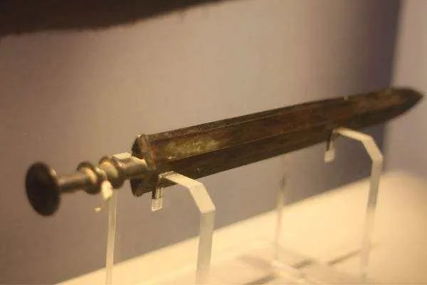 古代人手握三尺是什么？