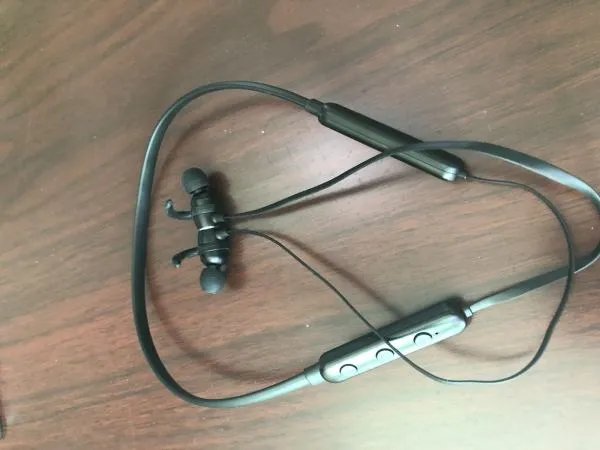 海威特i139耳机跟卷耳x7这个耳机哪个更值得入手一些？