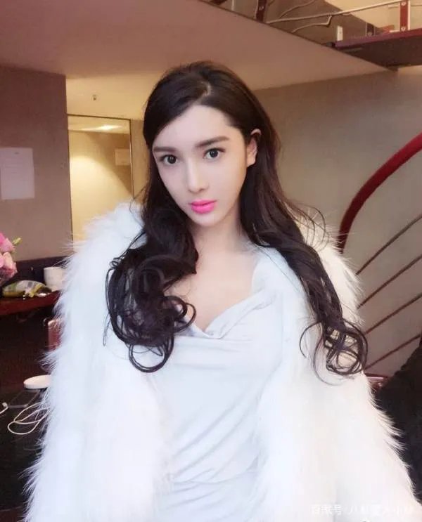 赵本山最美徒弟在三年前坠楼，去世时一丝不挂，当年到底发生了什么事？