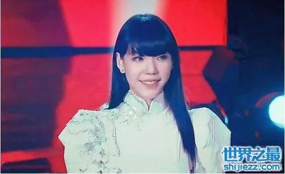 吴莫愁曝清纯素颜照,素颜好看非要化妆出来吓人