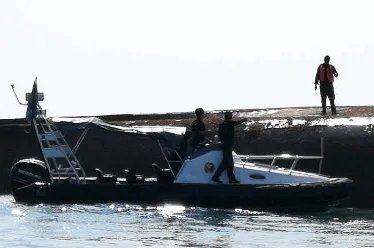 在大马倾覆挖沙船哪里救出2名中国船员？