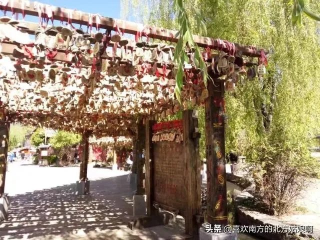 丽江购物最有特色的是些什么呢?