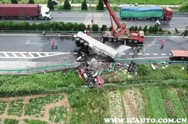京港澳高速车祸事故致18人死亡，今天最新京港澳高速车祸照片