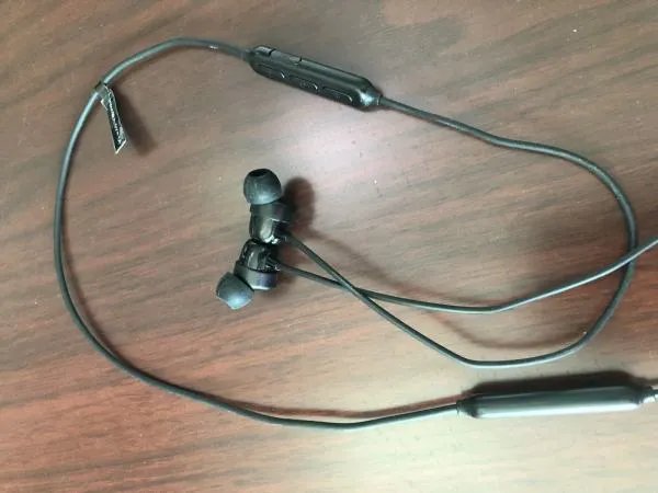 海威特i139耳机跟卷耳x7这个耳机哪个更值得入手一些？