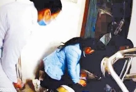 怀孕护士跪地急救什么情况?