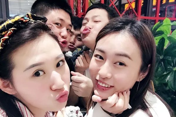 蒋鑫老婆李静茹资料照片 吃着中国资源买豪车的男人