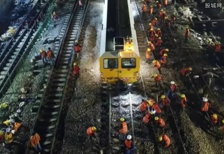 英媒惊叹中国速度 中国工人仅用9小时建成火车站
