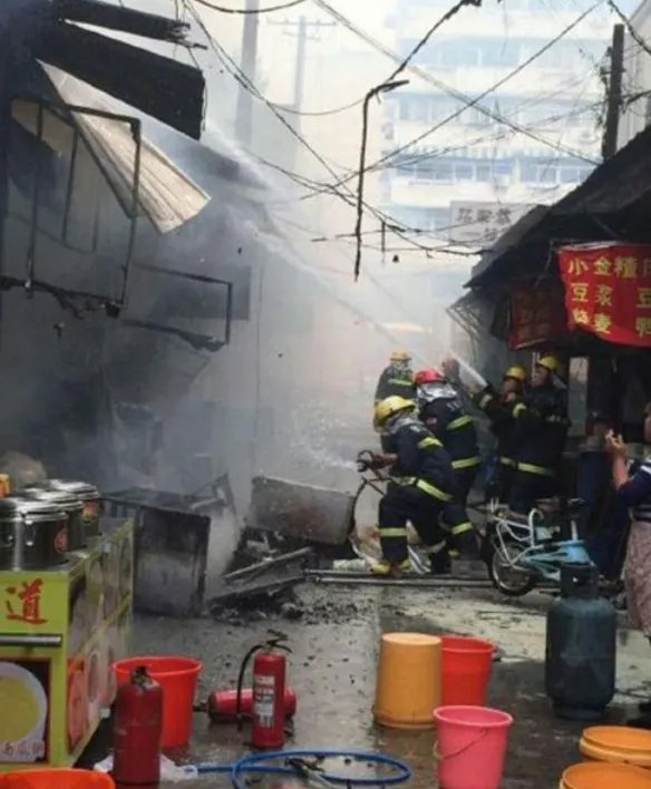 餐馆爆炸致17死 店主夫妻分别被判有期徒刑七年和有期徒刑三年