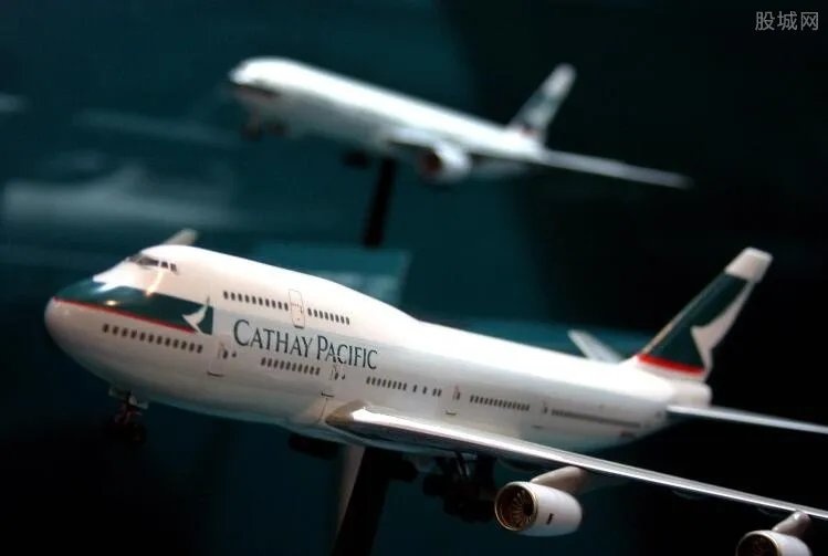 乘客向发动机投掷硬币被捕 坐飞机注意事项有哪些？