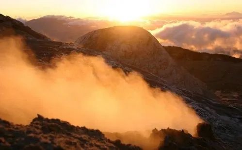 摄影师冒险拍火山拍到了吗？